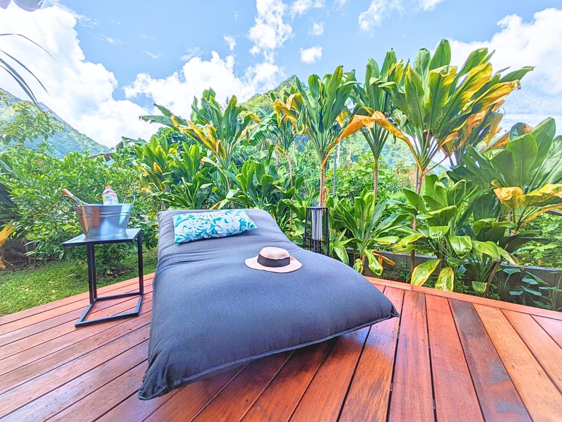 Natura Om Teahupoo Surf Lodge Toanoano Exterior foto