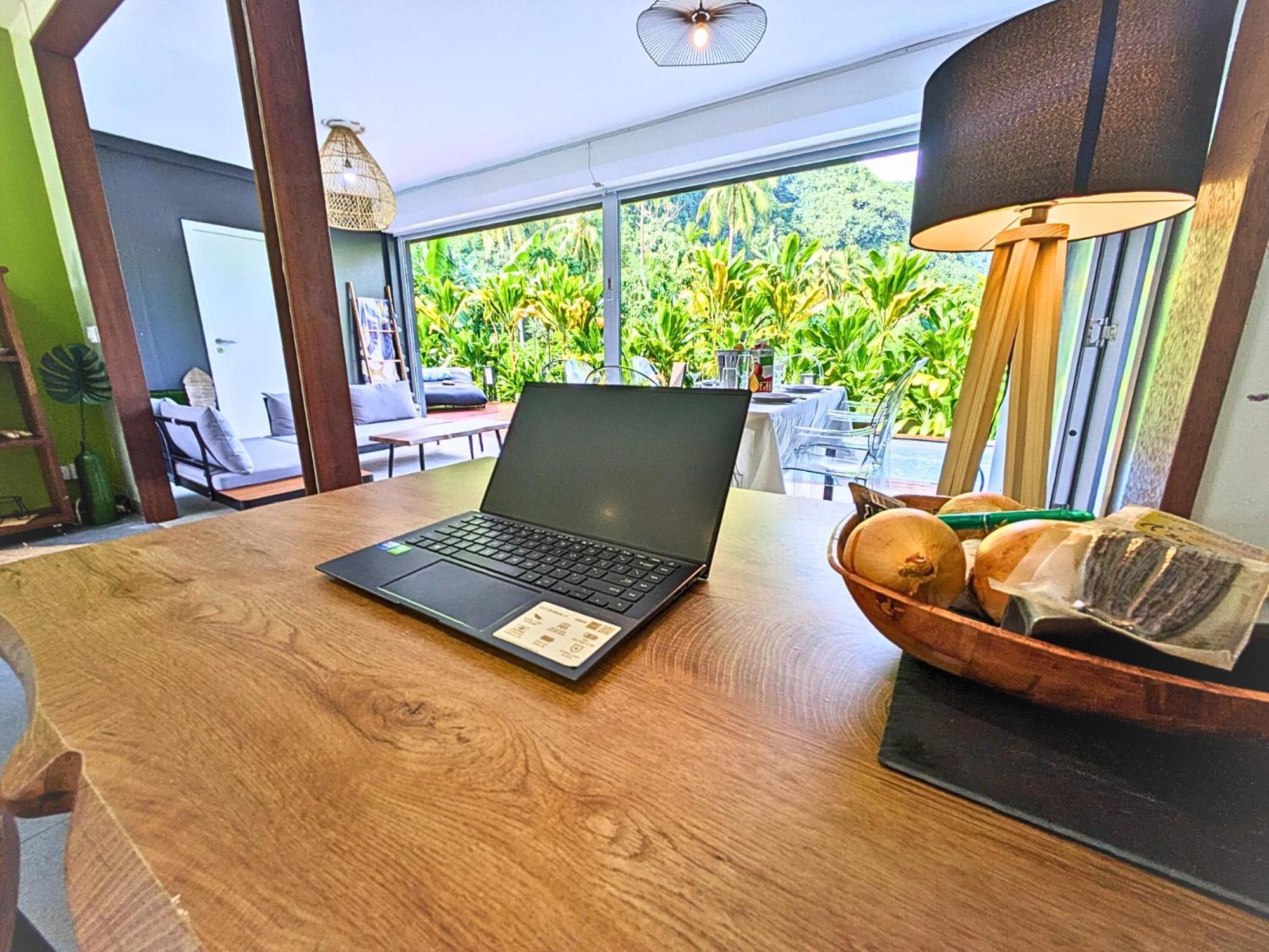 Natura Om Teahupoo Surf Lodge Toanoano Exterior foto